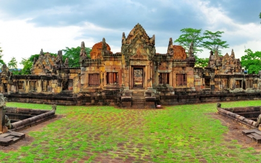 One-Day One Night Trip to Prasat Muang Tam, Buriram